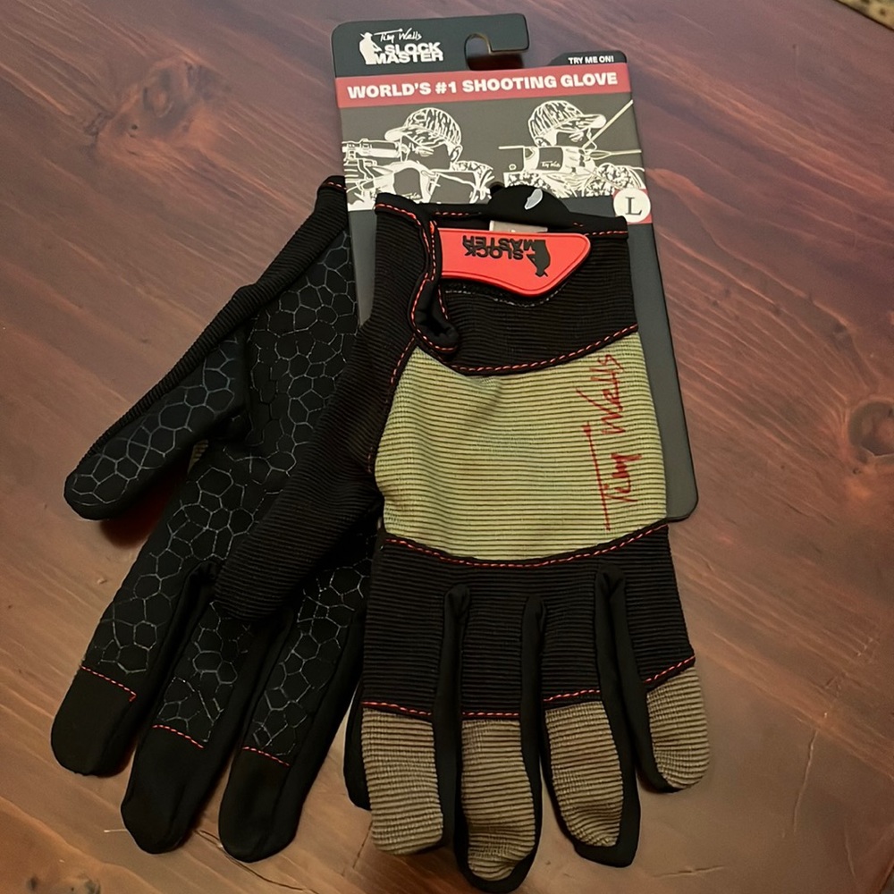 Tim Wells Slockmaster Signature Shooting Gloves